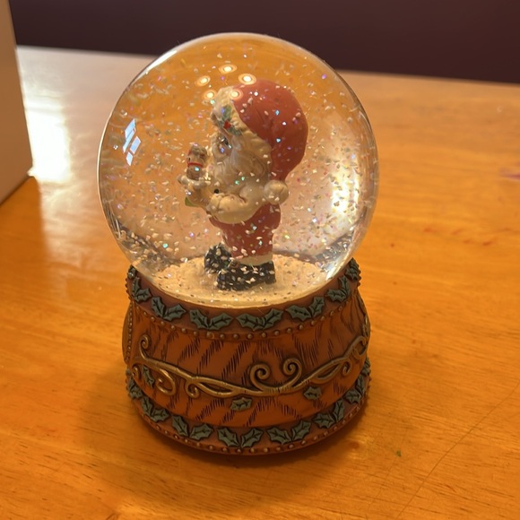 Precious Moments Musical Snow Globe. “Made with Love”. New in box - Picture 8 of 11
